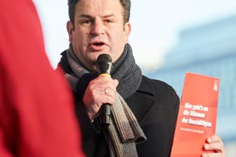 SPD-Vizechef Hubertus Heil Heil verhandelt für die SPD federführend den Bereich Arbeit mit Grünen und FDP.