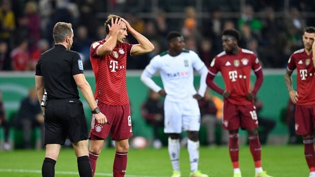 Ein Einsatz von Bayerns Leon Goretzka (2. Ein Einsatz von Bayerns Leon Goretzka (2.