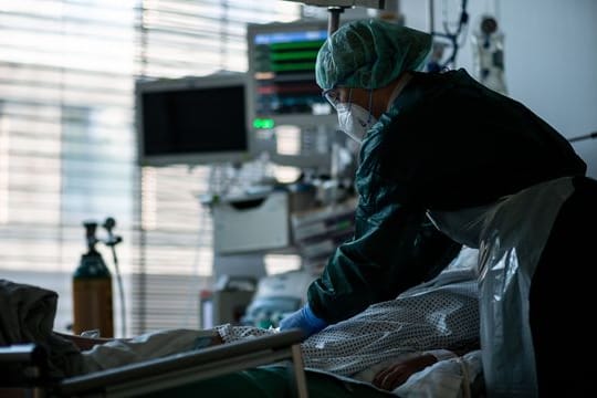 Am Freitag wurden 1808 Corona-Patienten auf den Intensivstationen verzeichnet.