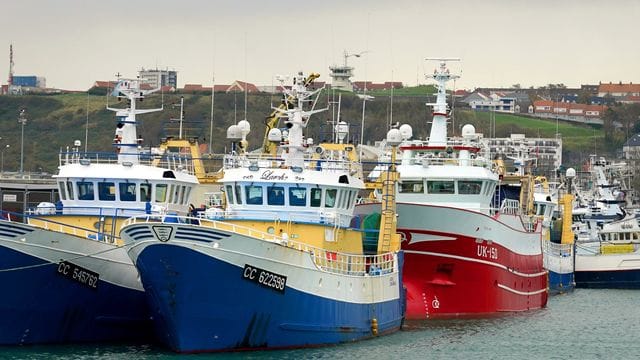 Fischerboote im Hafen von Boulogne.