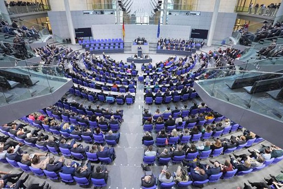 In der aktuellen Legislaturperiode hat der Bundestag stolze 736 Mitglieder.