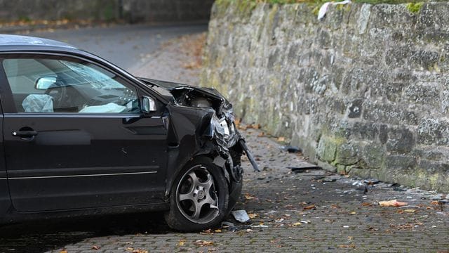 Bei dem Verkehrsunfall vor einer Kindertagesstätte wurde ein Mädchen getötet. Bei dem Verkehrsunfall vor einer Kindertagesstätte wurde ein Mädchen getötet.