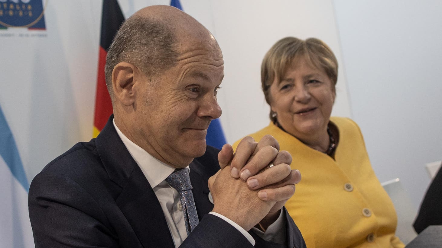 Olaf Scholz und Angela Merkel in Rom: Na, schönen Dank auch.