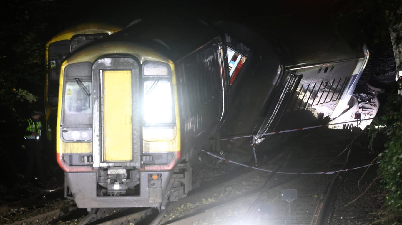 Ein Waggon der beiden Züge, die in der Nähe von Salisbury zusammengestoßen sind: Es gab viele Verletzte, aber keine Tote.