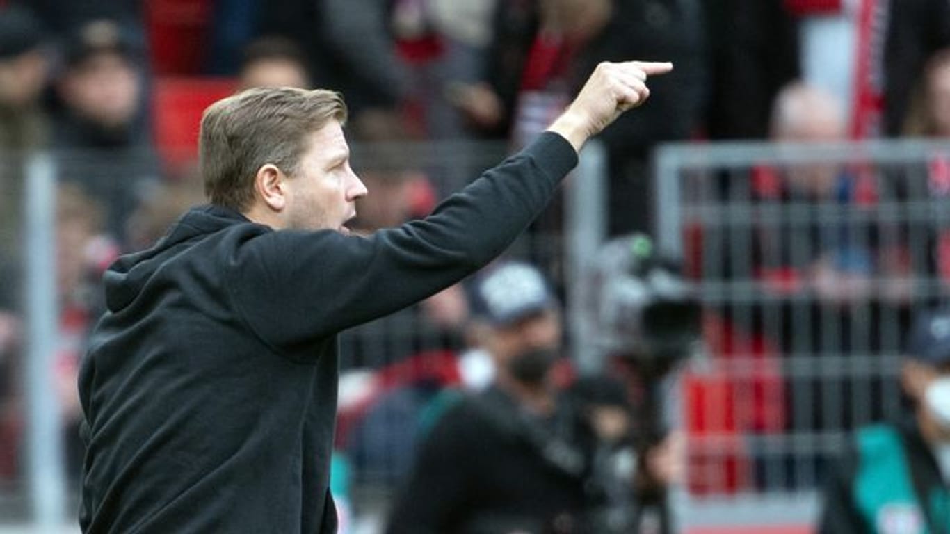 Wolfsburgs neuer Trainer Florian Kohfeldt gibt am Dienstag gegen Salzburg sein Debüt in der Champions League.