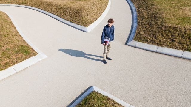 In welche Richtung soll es gehen? Viele Jugendliche können bei der Berufswahl Unterstützung der Eltern gut gebrauchen.