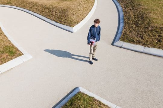 In welche Richtung soll es gehen? Viele Jugendliche können bei der Berufswahl Unterstützung der Eltern gut gebrauchen.