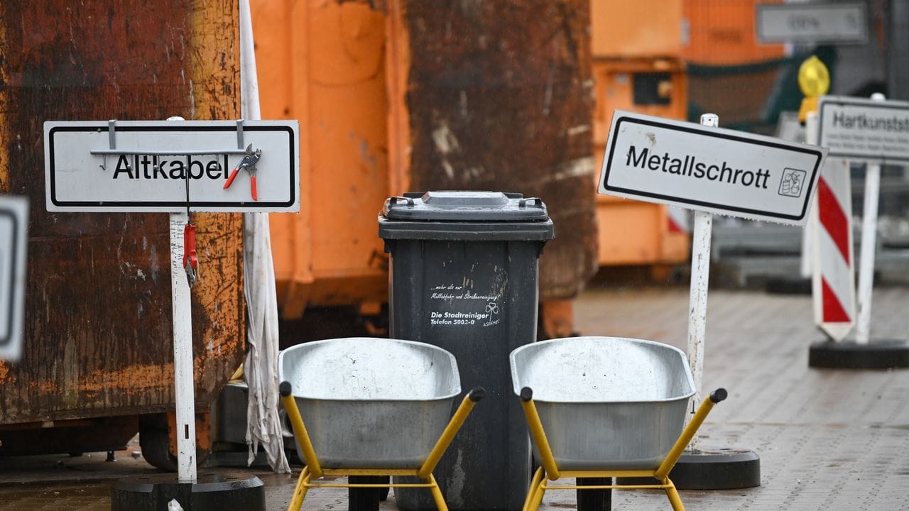 Bauschutt lässt sich durch gute Trennung ähnlich wie Hausmüll häufig recyceln. Bauschutt lässt sich durch gute Trennung ähnlich wie Hausmüll häufig recyceln.