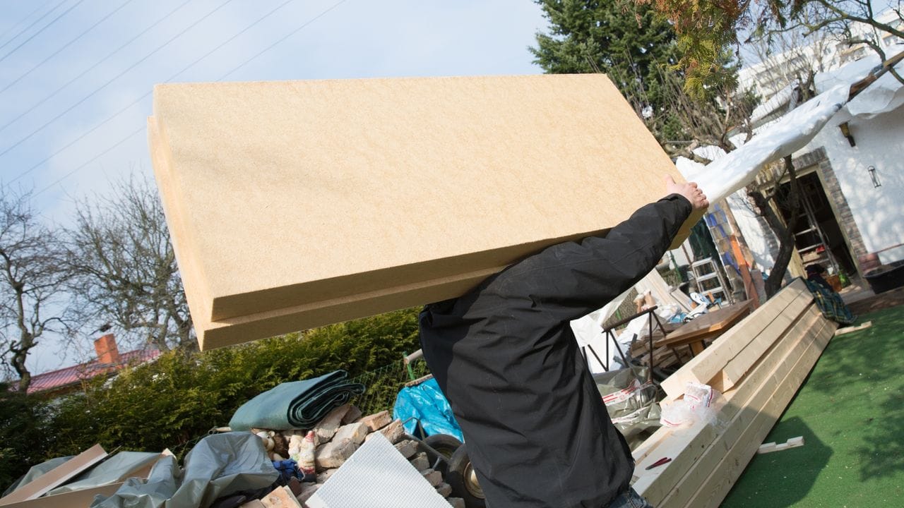 Wer umbaut, sollte nicht alle anfallenden Abfälle einfach in einen Container kippen. Wer umbaut, sollte nicht alle anfallenden Abfälle einfach in einen Container kippen.