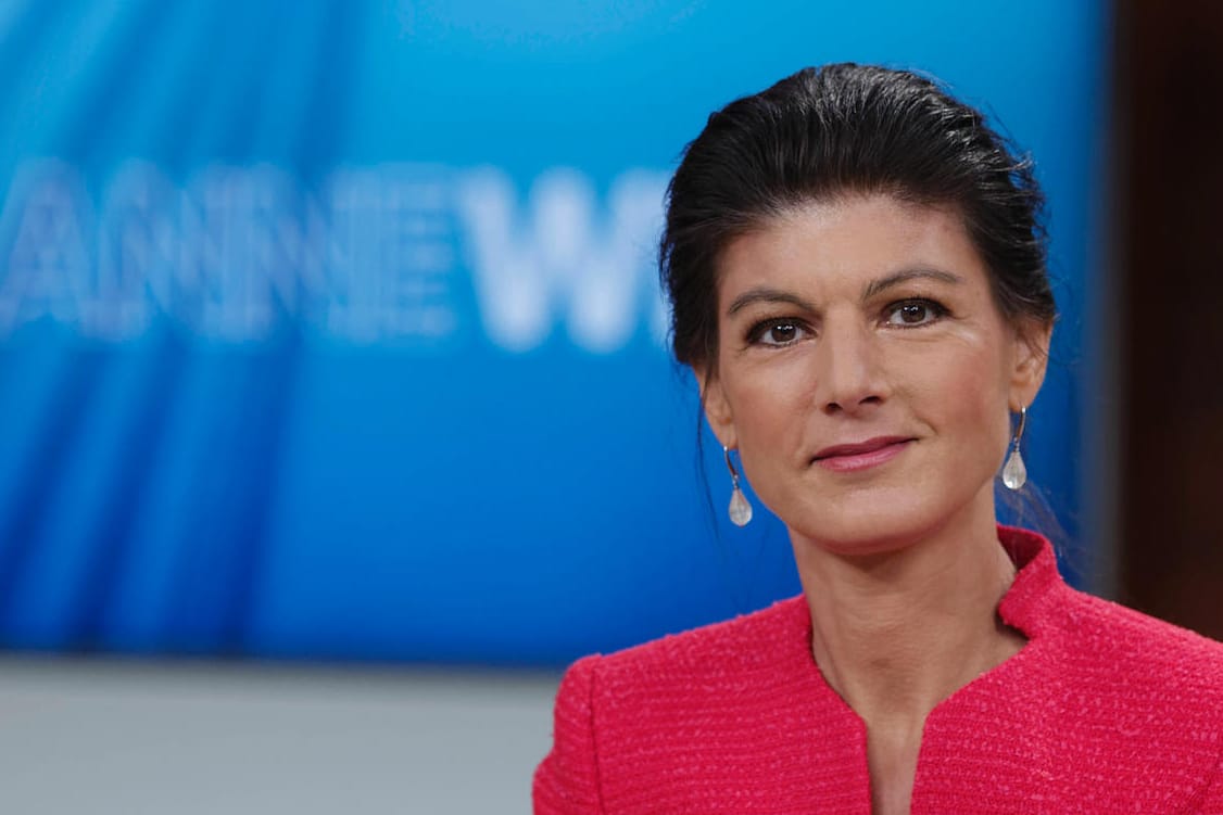 Bei "Anne Will" ging es um steigende Infektionszahlen und Druck auf Ungeimpfte. Karl Lauterbach warb für beschleunigte Booster-Impfungen. Sahra Wagenknecht beklagte eine "schräge" und "moralisch aufgeladene Debatte".