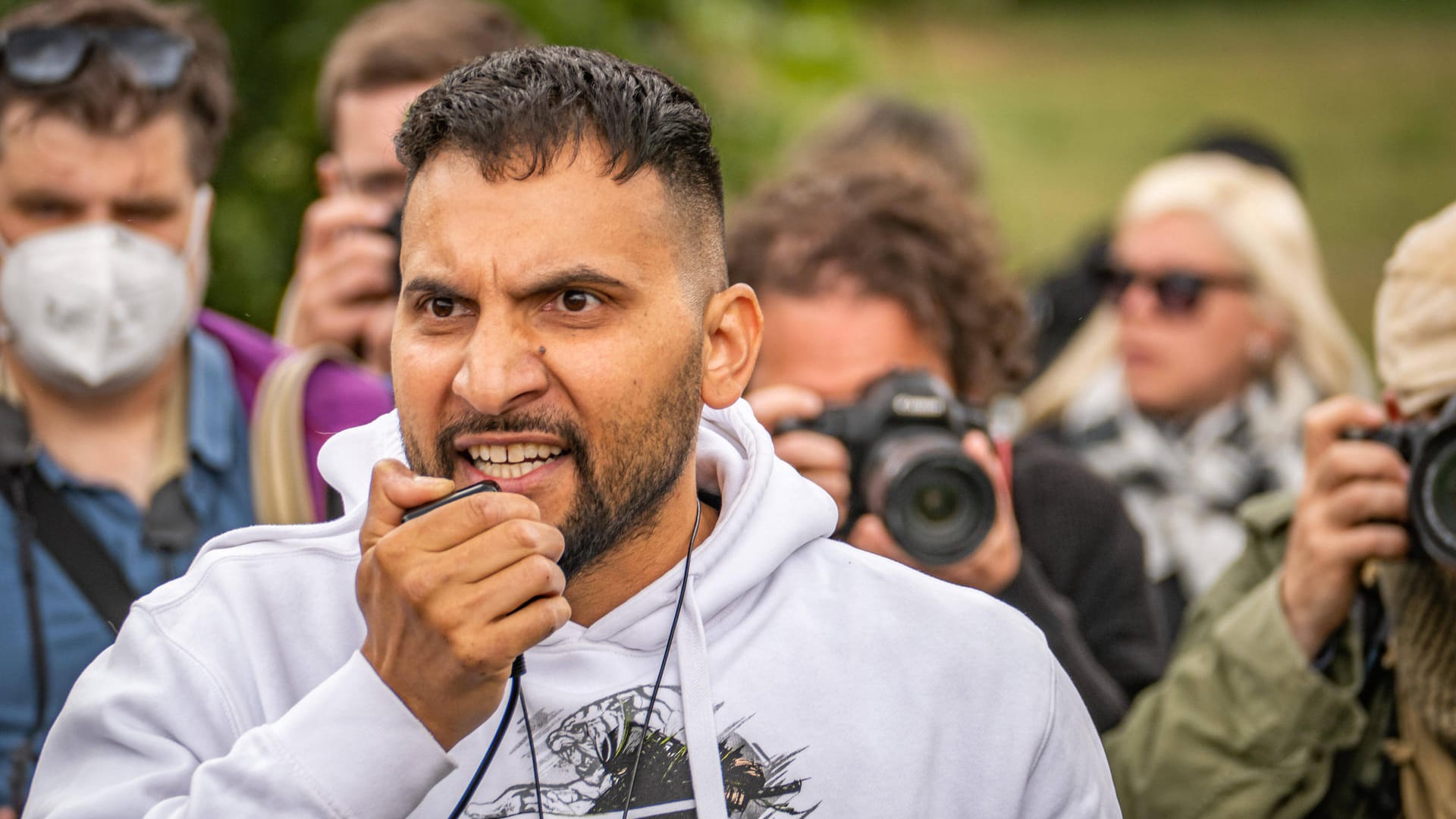 Attila Hildmann auf einer Demo in Berlin (Archivfoto): Der Verschwörungstheoretiker ist seit Monaten in der Türkei untergetaucht.