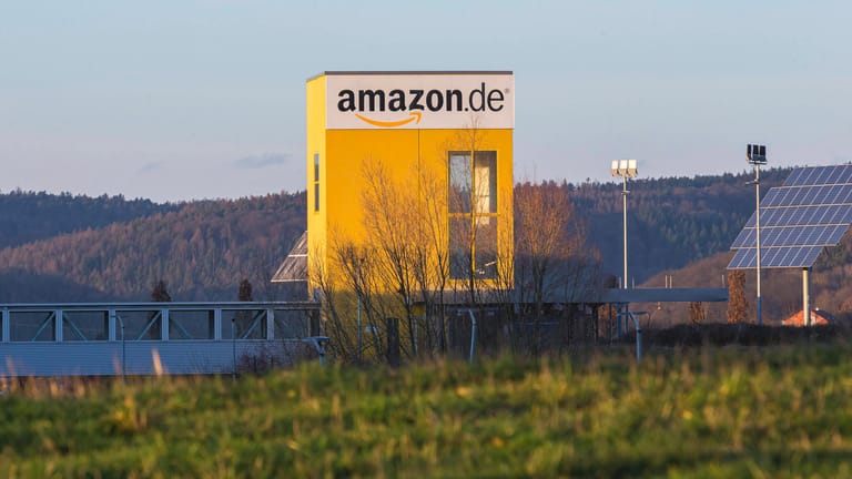 Amazon-Werk im hessischen Bad Hersfeld (Archivbild): Die Gewerkschaft Verdi hat an verschiedenen deutschen Standorten des Unternehmens zu Streiks aufgerufen.