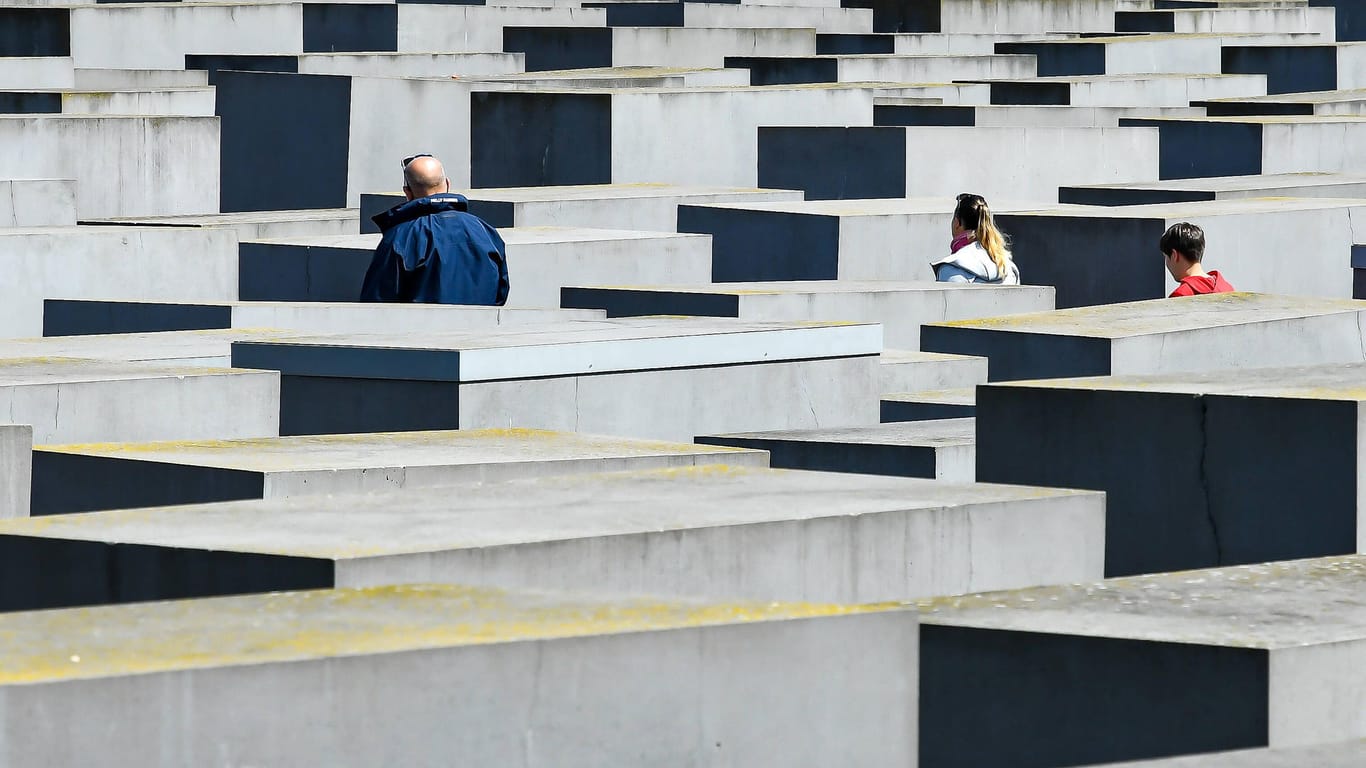 Blick auf das Holocaust-Mahnmal in Berlin (Archivbild): Das Denkmal erinnert an die Ermordung von rund sechs Millionen Juden während des Nationalsozialismus.