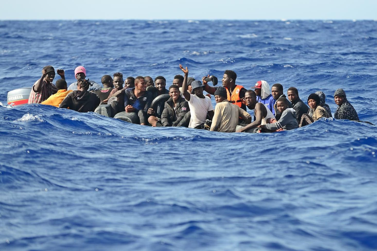 Migranten auf dem Mittelmeer: Die Klimakrise wird sehr viele Menschen heimatlos machen, warnt Historiker Niall Ferguson. Migranten auf dem Mittelmeer: Die Klimakrise wird sehr viele Menschen heimatlos machen, warnt Historiker Niall Ferguson.
