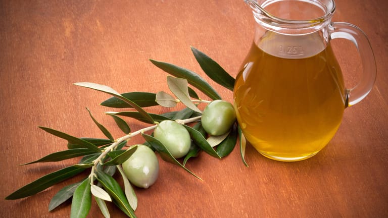 Speiseöl: Olivenöl ist ideal zur äußeren Anwendung.