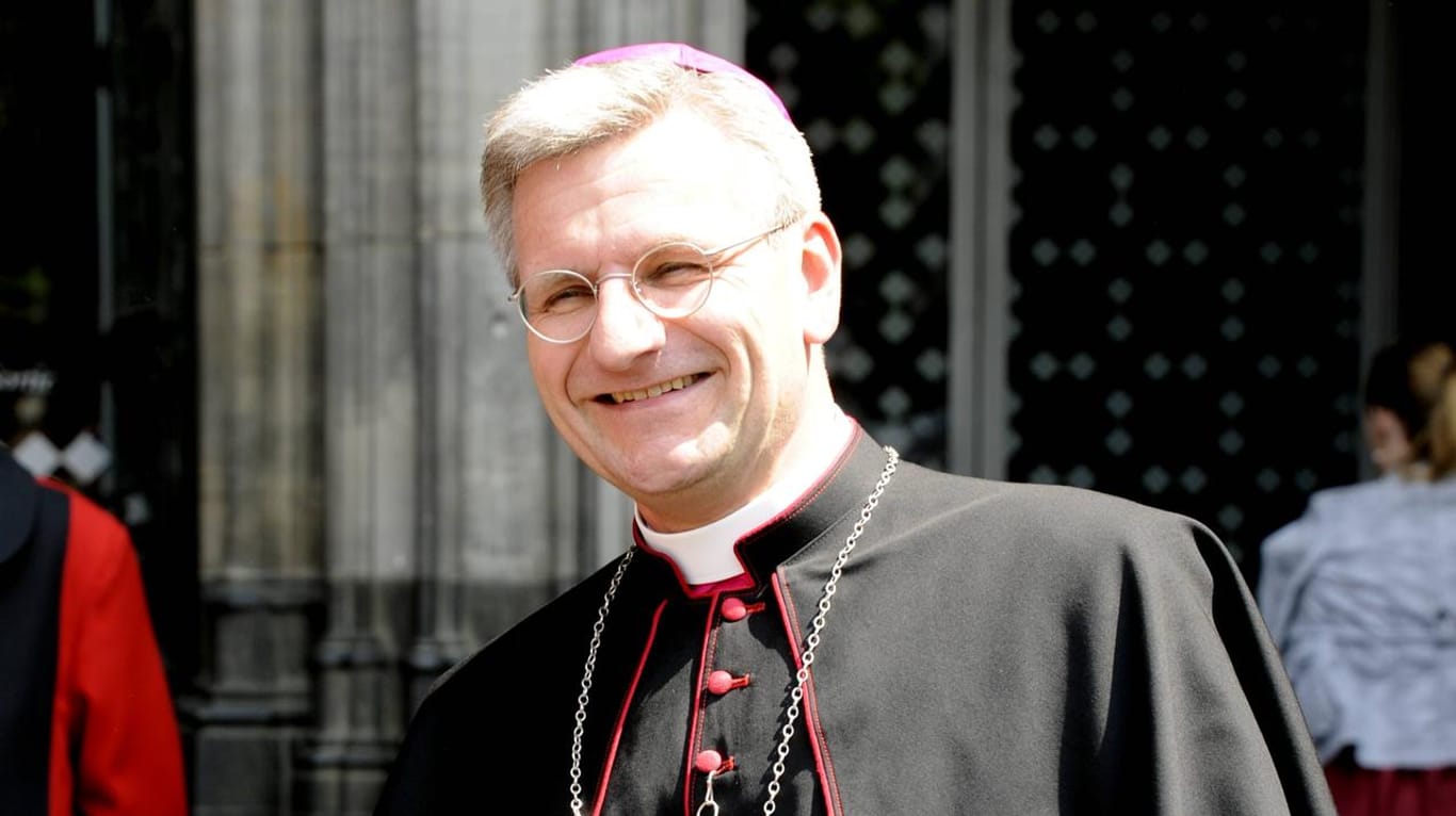 Der Kölner Weihbischof Dominkus Schwaderlapp (Archivbild): Statt als "einfacher Priester" doch weiter als Bischof in Kenia?