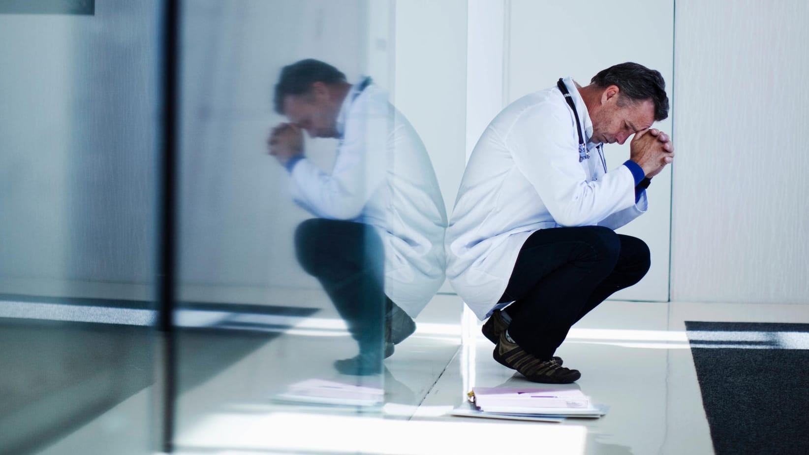 Mediziner: Die Personalsituation in Kliniken, Altenpflegeeinrichtungen und bei mobilen Pflegediensten verschlechtert sich zusehends. (Symbolbild)