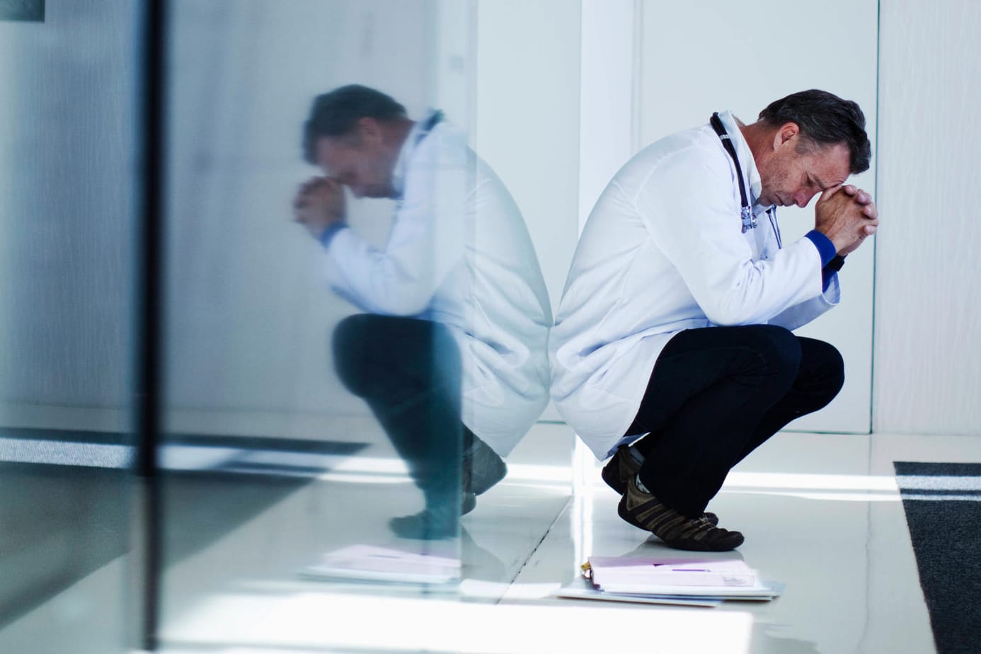 Mediziner: Die Personalsituation in Kliniken, Altenpflegeeinrichtungen und bei mobilen Pflegediensten verschlechtert sich zusehends. (Symbolbild)