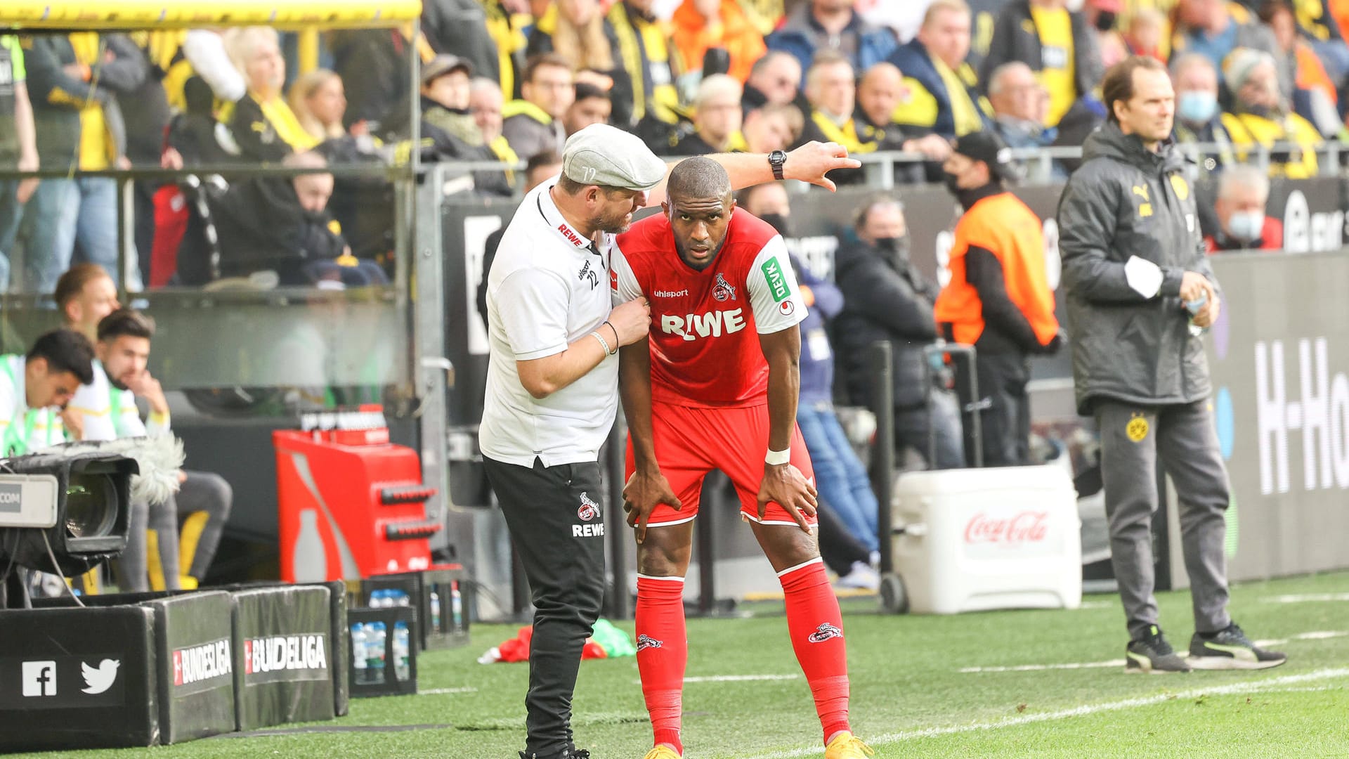 Köln-Trainer Steffen Baumgart steht mit Anthony Modeste am Spielfeldrand: Der FC steht vor zahlreichen Herausforderungen – auch abseits sportlicher Begegnungen.