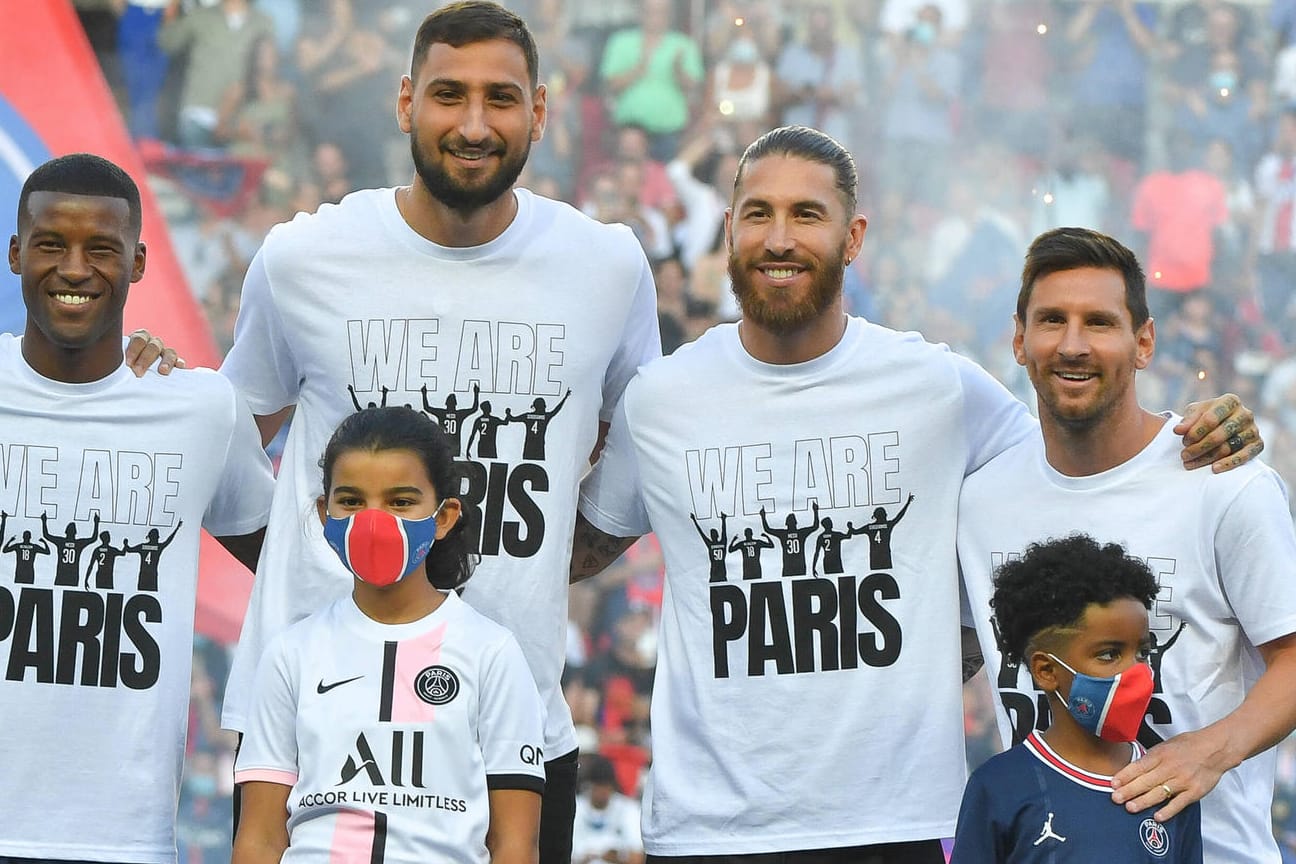 Sergio Ramos bei der Vorstellung in Paris zwischen Lionel Messi (r.) und Gianluigi Donnarumma: Der Spanier hat noch kein Spiel für PSG bestritten.