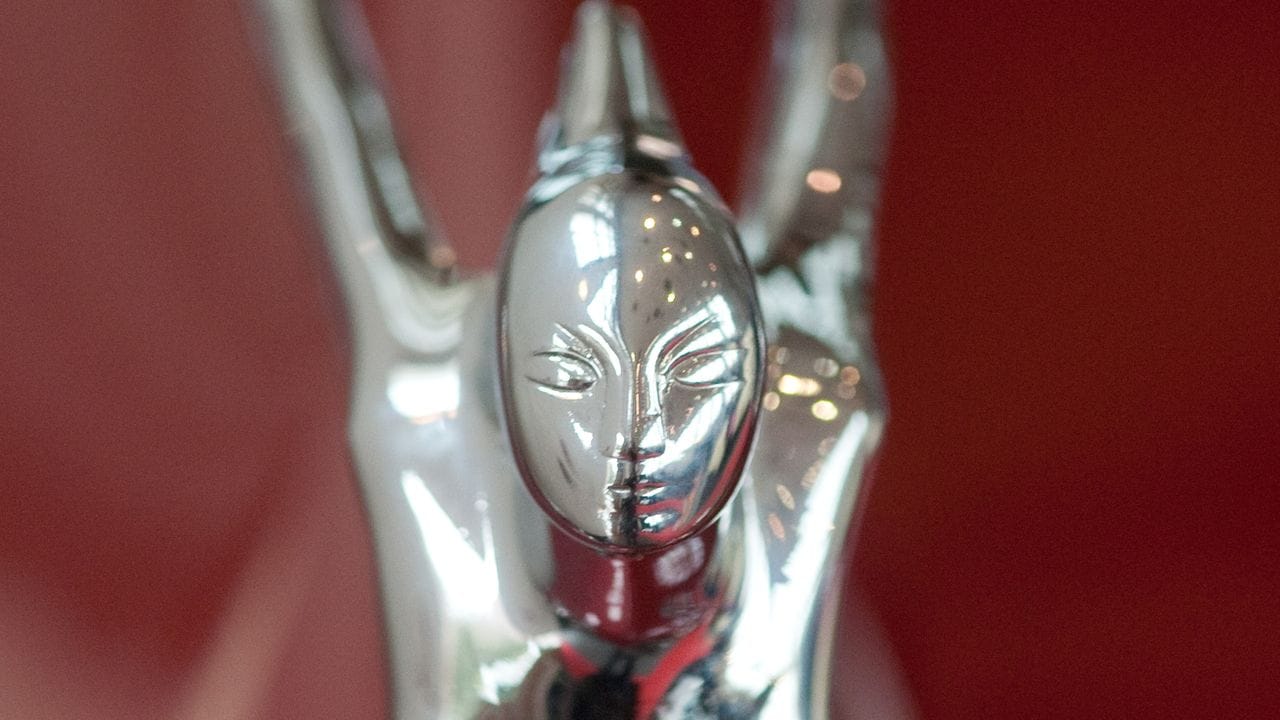 Auf zu den Sternen: Skulpturales auf einem Cadillac der 1930er Jahre. Auf zu den Sternen: Skulpturales auf einem Cadillac der 1930er Jahre.