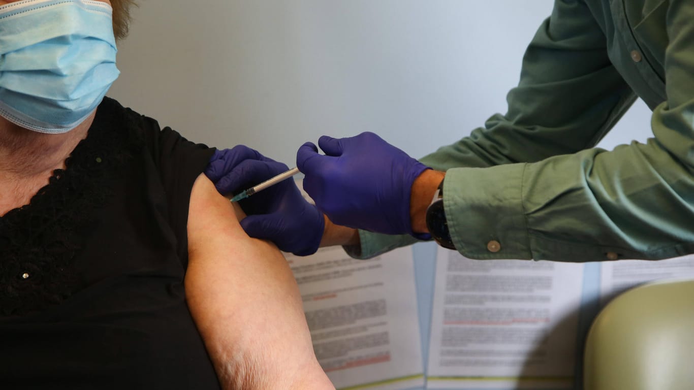 Corona-Impfung: Können Booster-Impfungen den Verlauf der Pandemie stoppen?