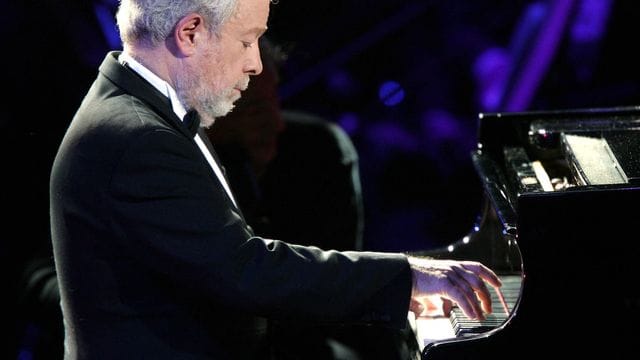 Der brasilianische Pianist Nelson Freire bei einem Konzert 2005 in Cannes. Der brasilianische Pianist Nelson Freire bei einem Konzert 2005 in Cannes.