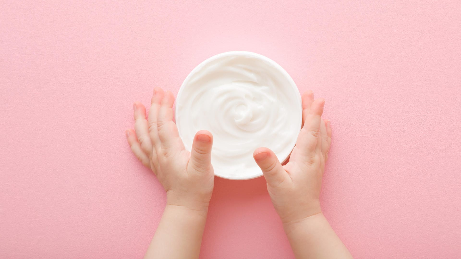 Wettercreme: Sie soll vor allem Kinderhaut vor dem Austrocknen schützen. (Symbolbild)