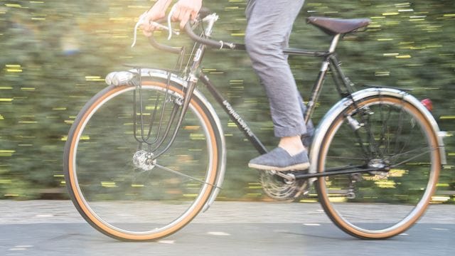 Freude am Fahren: Wer einen funktionstüchtigen Fahrrad-Oldie hat, dürfte nur schwer wiederstehen können, in die Pedale zu treten.