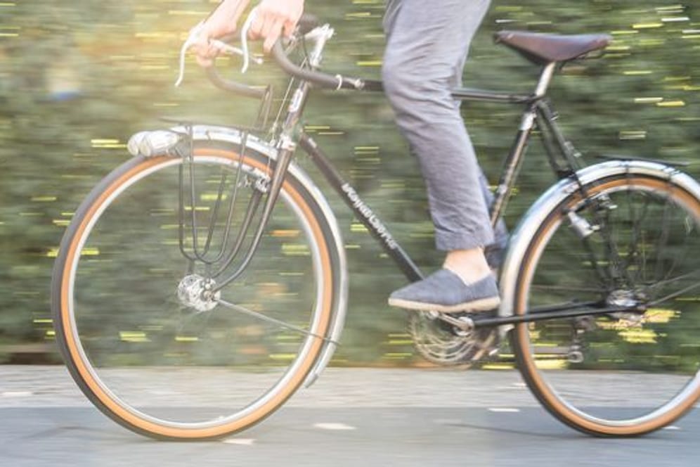 Freude am Fahren: Wer einen funktionstüchtigen Fahrrad-Oldie hat, dürfte nur schwer wiederstehen können, in die Pedale zu treten.