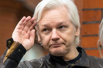 Wikileaks-Gründer Julian Assange ist zum Ehrenmitglied des deutschen PEN-Zentrums ernannt worden.