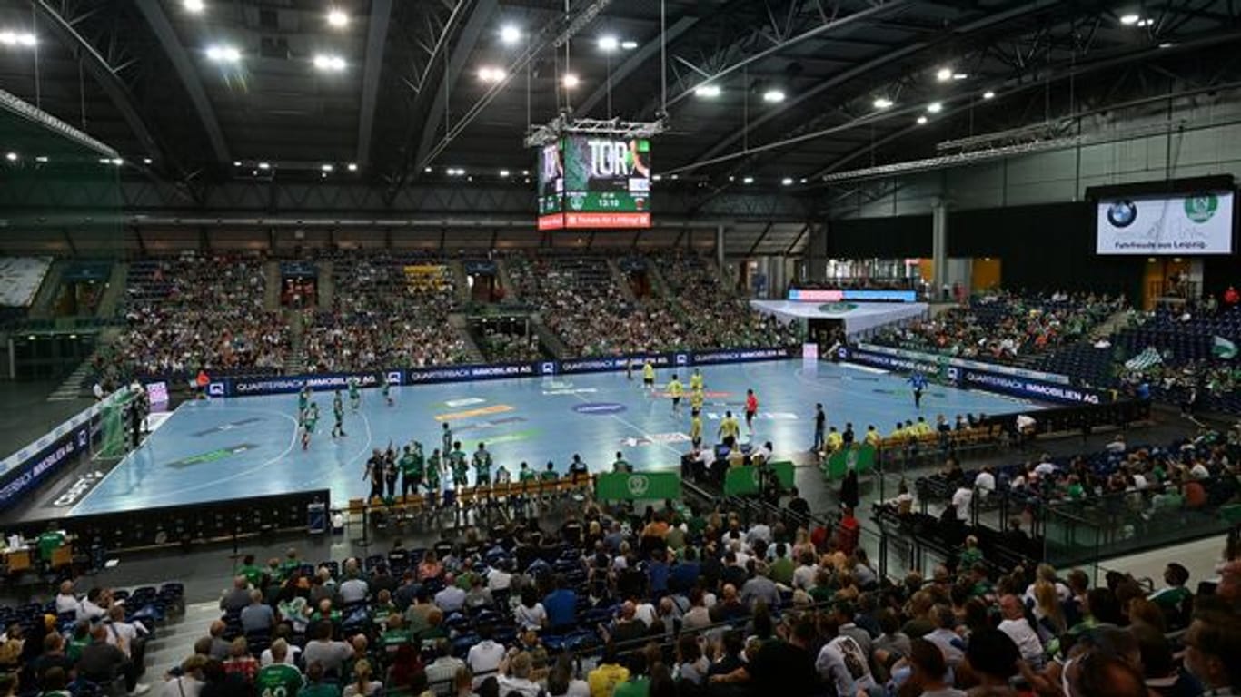 Auch in der Handball-Bundesliga füllen sich die Hallen langsam wieder.