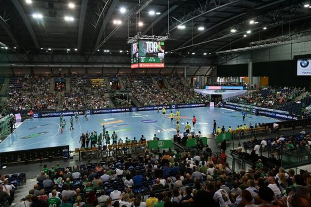 Auch in der Handball-Bundesliga füllen sich die Hallen langsam wieder.