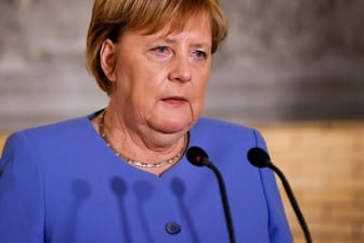 Angela Merkel bei einer Pressekonferenz (Archivbild): Die Kanzlerin zeigt sich angesichts der steigenden Infektionszahlen sehr besorgt.