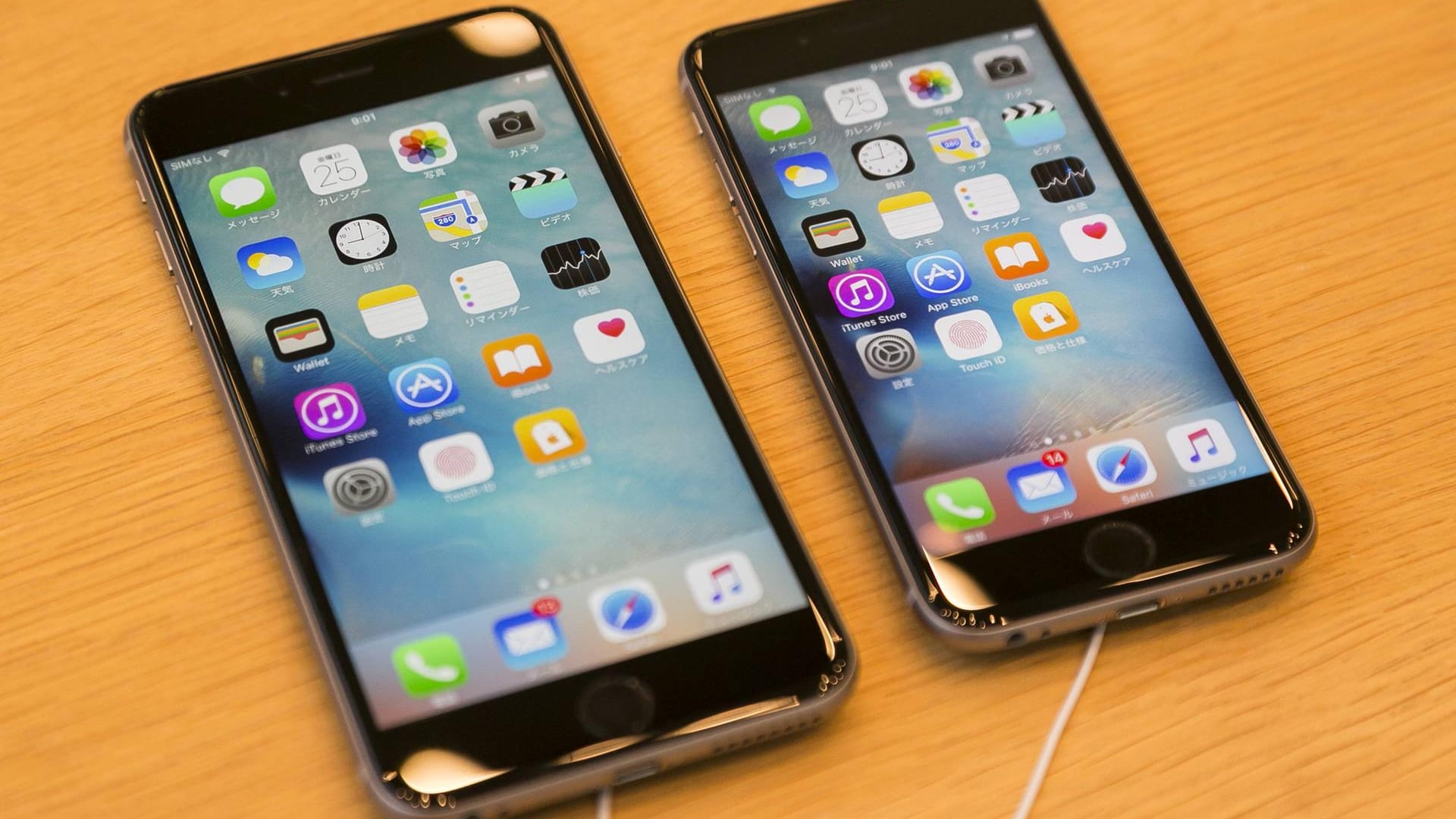 Apple-Handys (Archivbild): Diebe klauten in Hamburg mehr als 100 Elektronikgeräte. Apple-Handys (Archivbild): Diebe klauten in Hamburg mehr als 100 Elektronikgeräte.