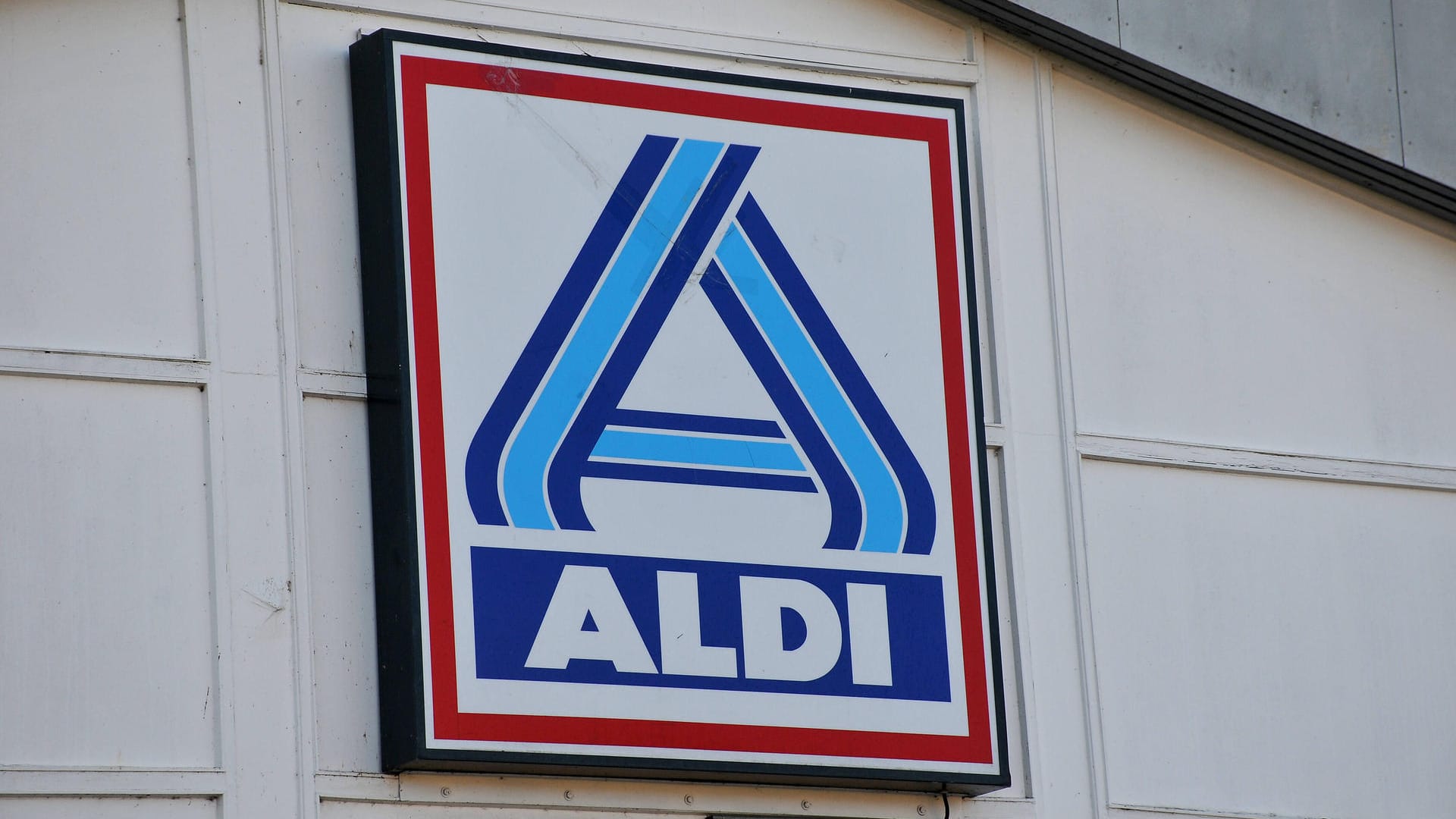 Aldi: Der Discounter bietet wieder eine Fast-Food-Kombination an.