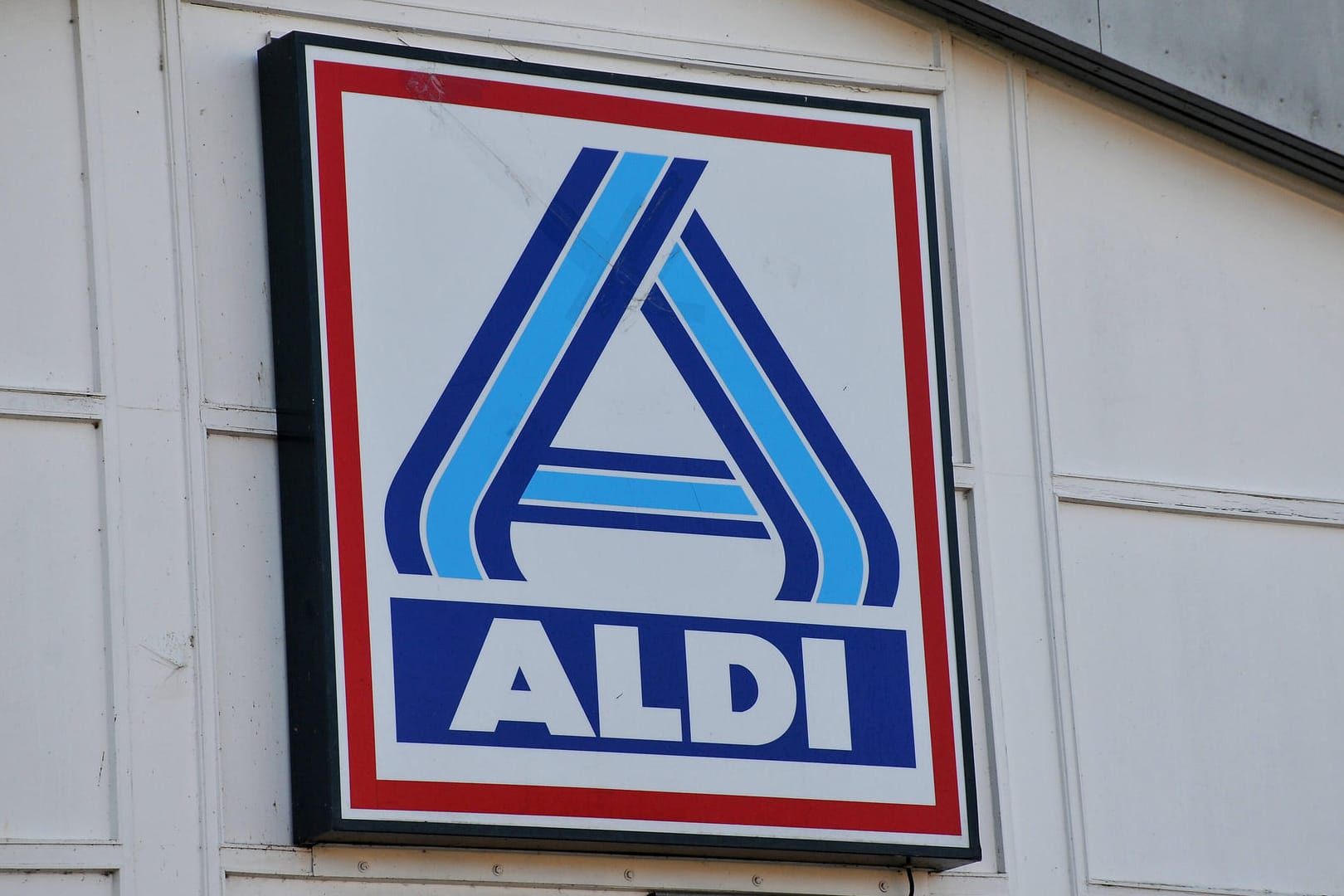 Aldi: Der Discounter bietet wieder eine Fast-Food-Kombination an.