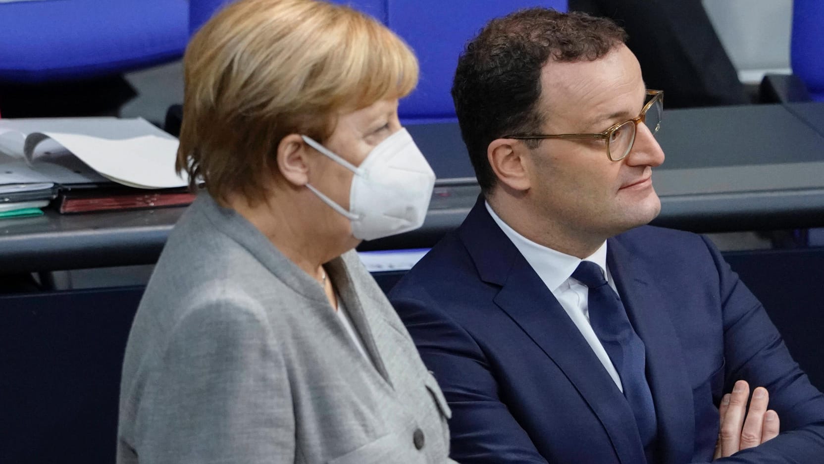 Angela Merkel und Jens Spahn: Sie machen es sich gerade leicht.