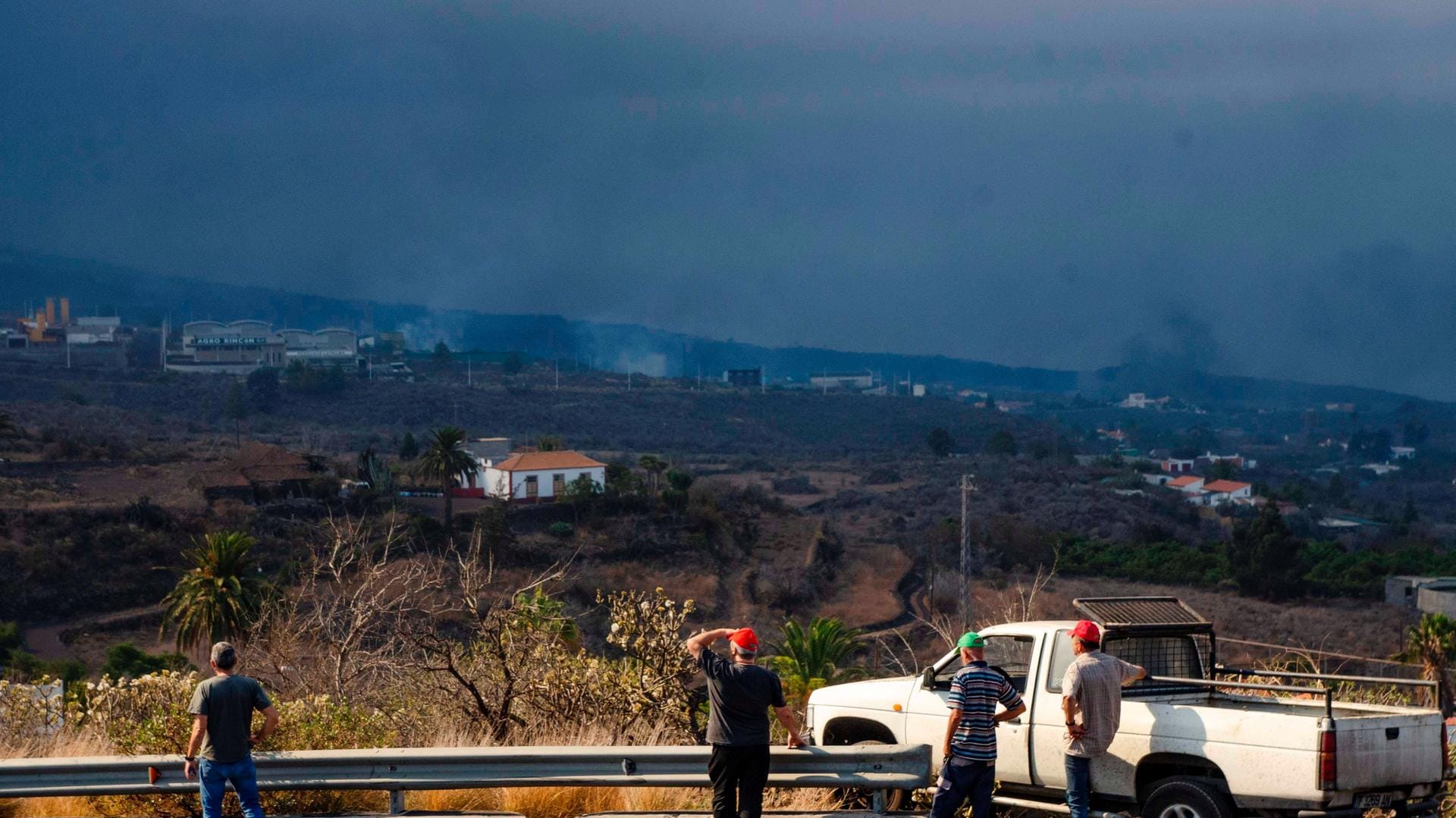 Locals follow the evolution of Cumbre Vieja volcano eruption in La Palma, Canary Islands, Spain, 09 October 2021. Part o