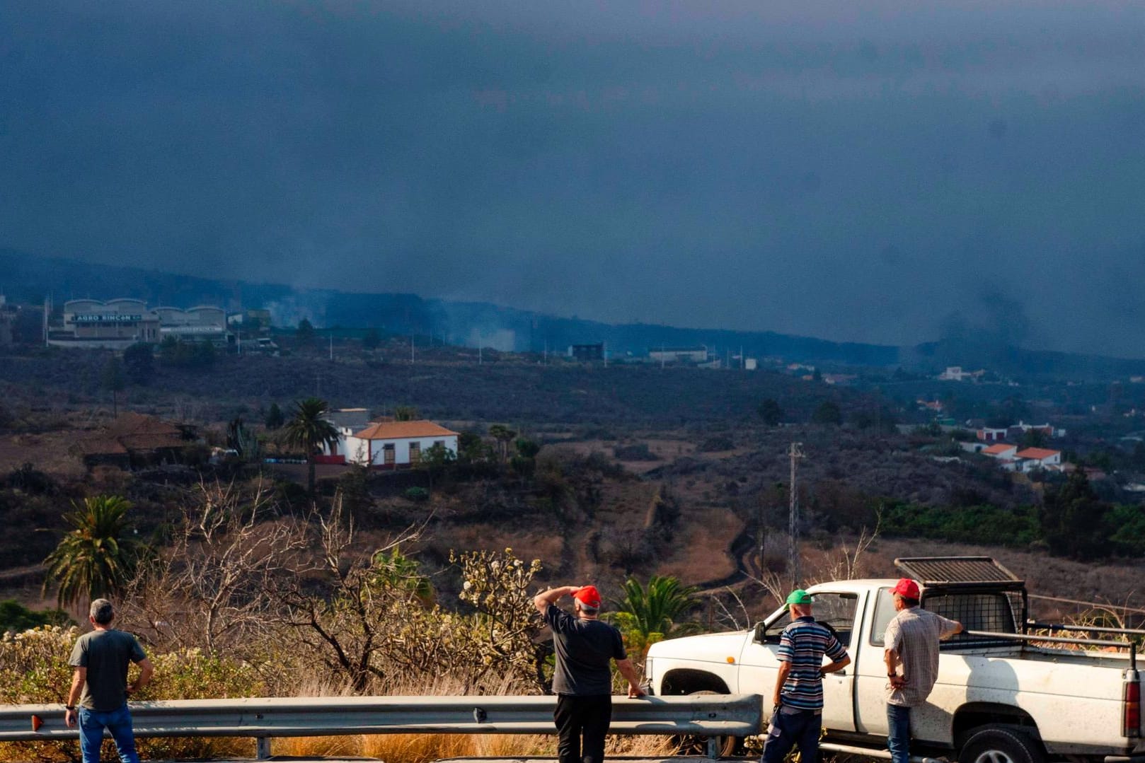 Locals follow the evolution of Cumbre Vieja volcano eruption in La Palma, Canary Islands, Spain, 09 October 2021. Part o