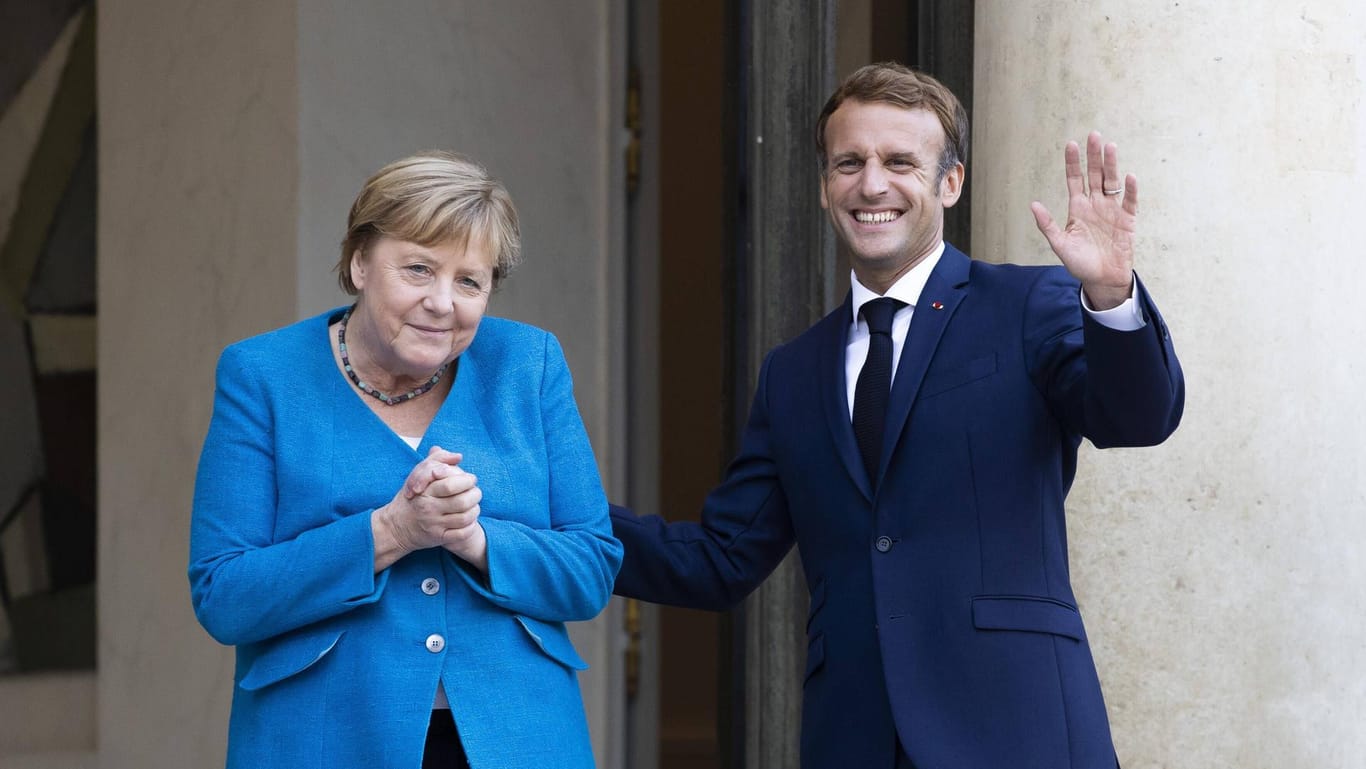 Emmanuel Macron will Angela Merkel heute die Ehre erweisen.