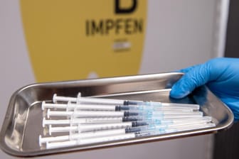 Spritzen mit Impfstoff gegen das Coronavirus: Die Impfquote in Deutschland stagniert.