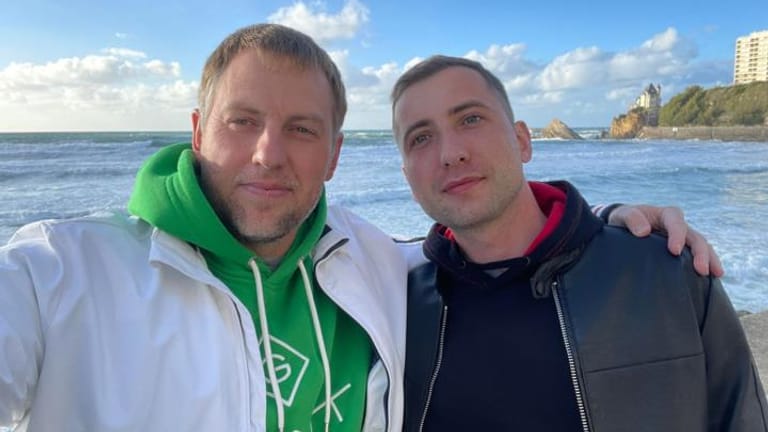 Wladimir Ossetschkin (links) und Sergej Saweljew (rechts): Beide haben von den französischen Behörden politisches Asyl erhalten.