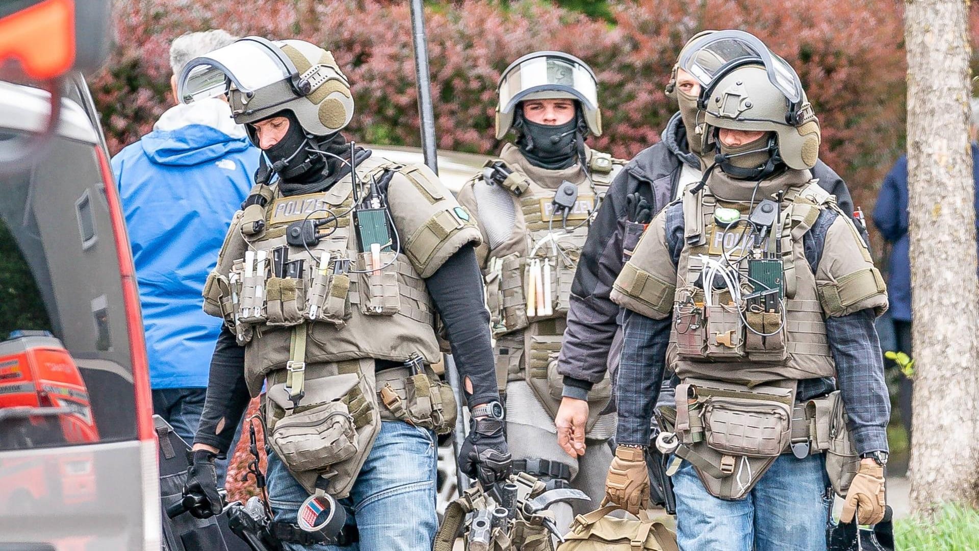 Sondereinsatzkommando aus NRW im Einsatz (Archivfoto): Am Morgen haben Ermittler ein 52-jähriges Clan-Mitglied in Langenfeld festgenommen. Sondereinsatzkommando aus NRW im Einsatz (Archivfoto): Am Morgen haben Ermittler ein 52-jähriges Clan-Mitglied in Langenfeld festgenommen.