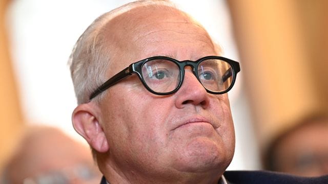 Der ehemalige DFB-Chef Fritz Keller kritisiert erneut Interimspräsident Rainer Koch. Der ehemalige DFB-Chef Fritz Keller kritisiert erneut Interimspräsident Rainer Koch.
