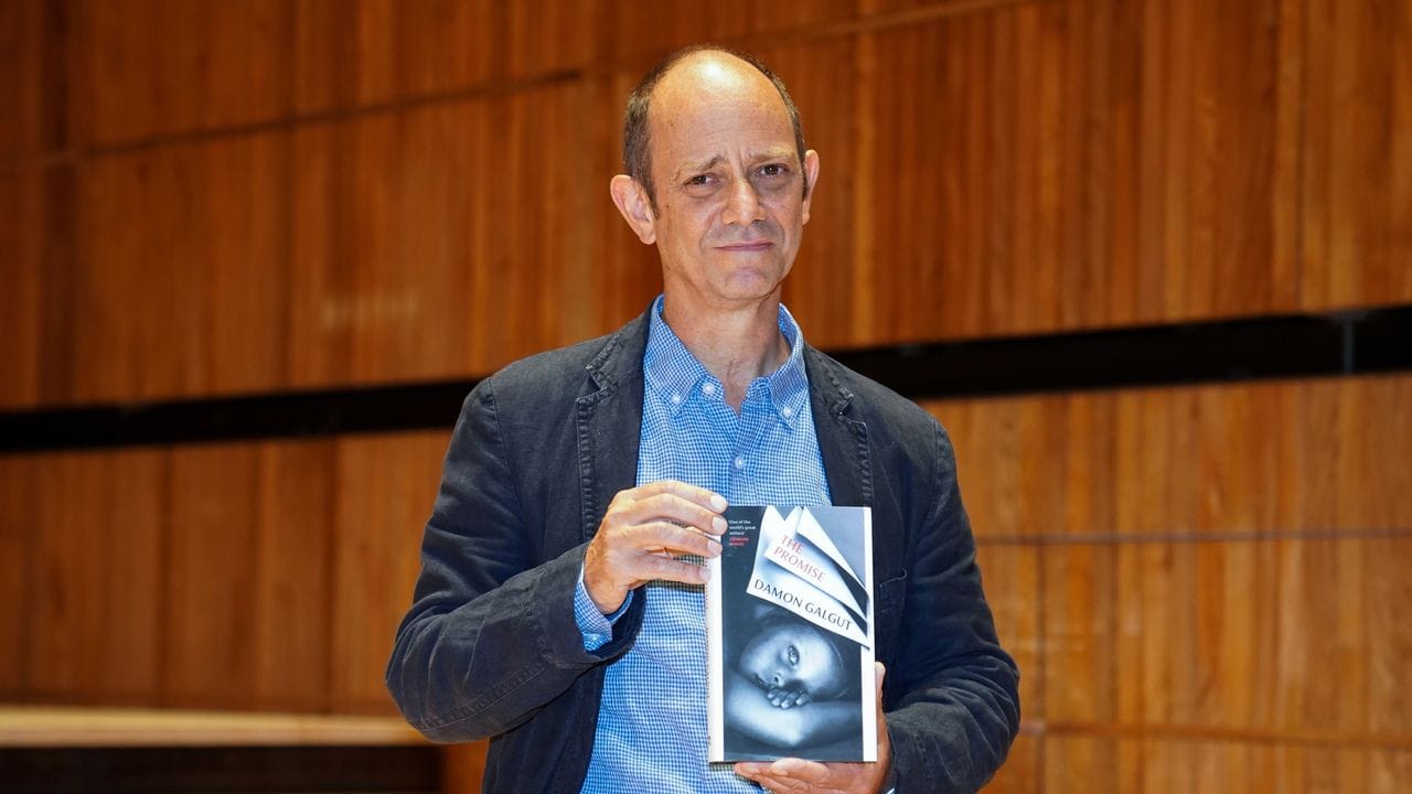 Der Südafrikaner Damon Galgut ist für seinen Roman "The Promise" für den Booker Prize nominiert. Der Südafrikaner Damon Galgut ist für seinen Roman "The Promise" für den Booker Prize nominiert.