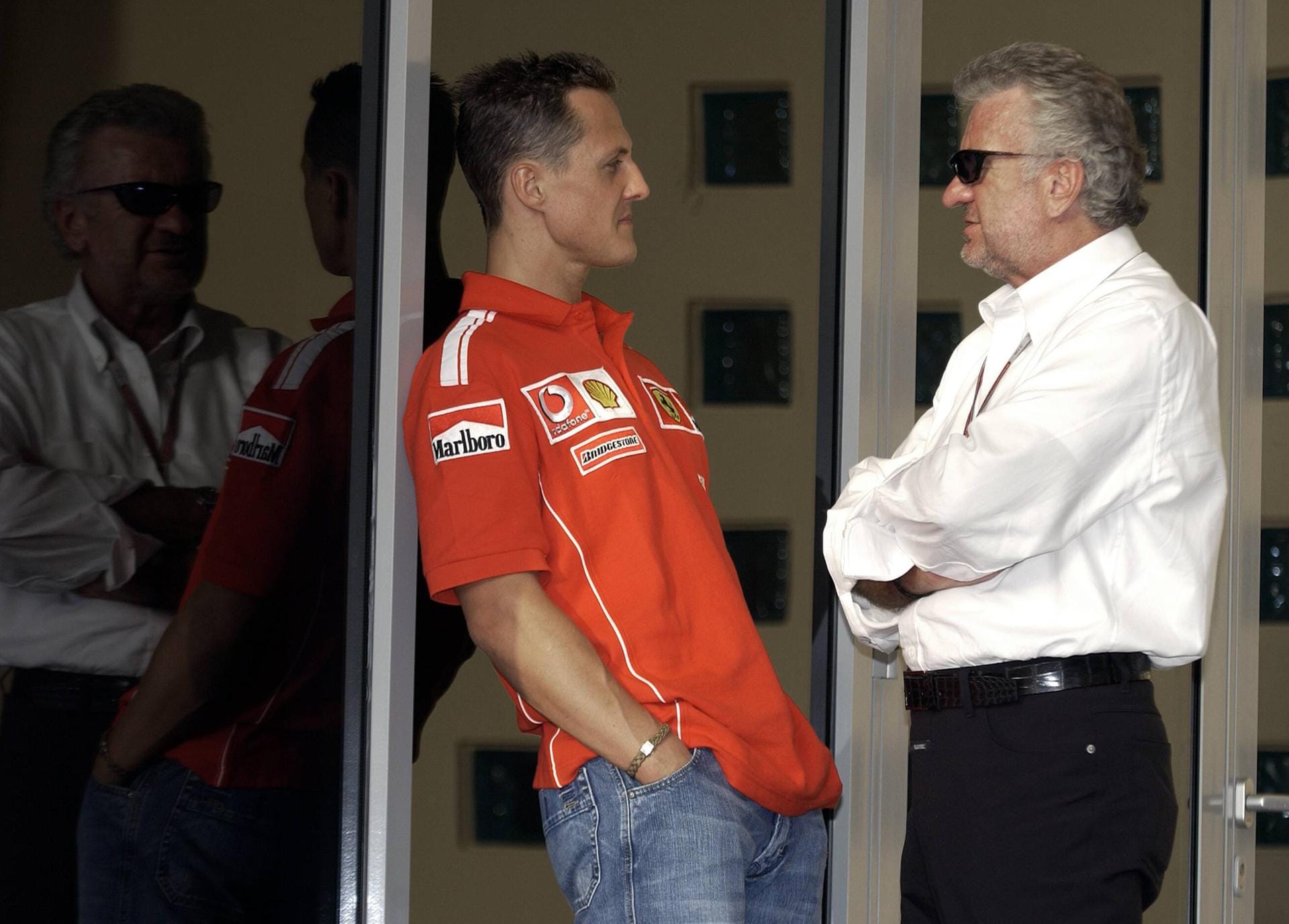 Willi Weber (r.): Er war der Manager von Michael Schumacher (l.) bis in das Jahr 2010. Die beiden war anfangs unzertrennlich. Allerdings trennten sich die Wege dann. Weber wurde im gleichen Jahr zudem zu einer zweijährigen Haft auf Bewährung verurteilt, wegen Insolvenzverschleppung.