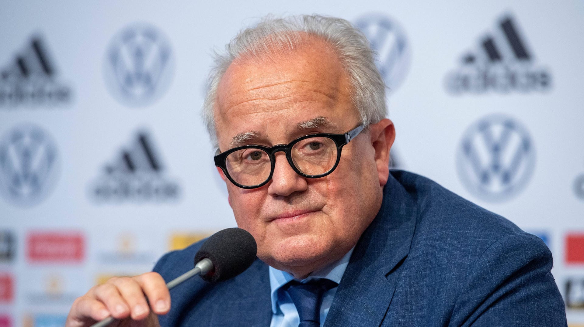 Ex-DFB-Präsident Fritz Keller teilt heftig gegen seinen Nachfolger aus. Ex-DFB-Präsident Fritz Keller teilt heftig gegen seinen Nachfolger aus.