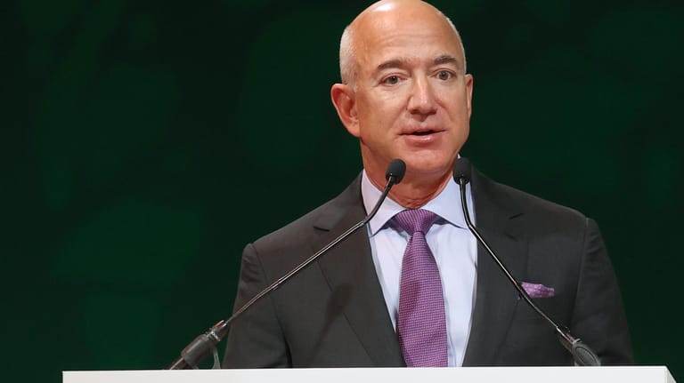 Jeff Bezos: Der Amazon-Gründer ist mit seinem Privatjet Gulfstream von der Türkei aus nach Schottland geflogen.