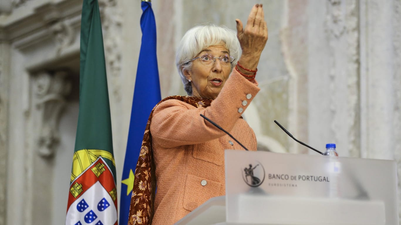 Gehen die Zinsen hoch? EZB-Chefin Lagarde hält das weiterhin für unwahrscheinlich.